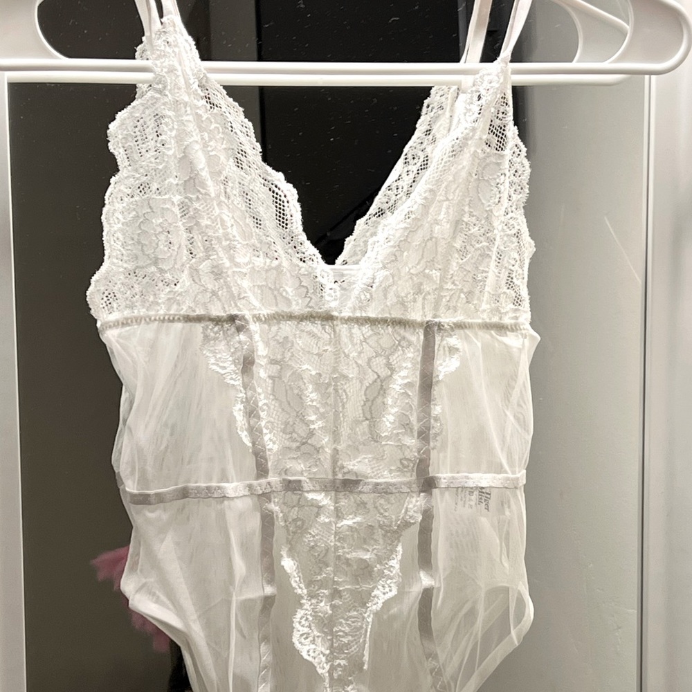 Tiger Mist Lace Bodysuit Size S